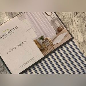 NWOT Threshold Shower Curtain